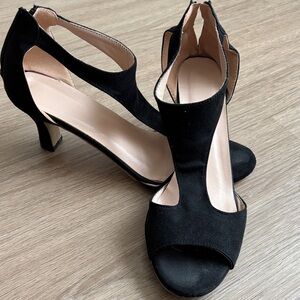 Women’s Black Suede Open-Toe Mid Heel Sandals